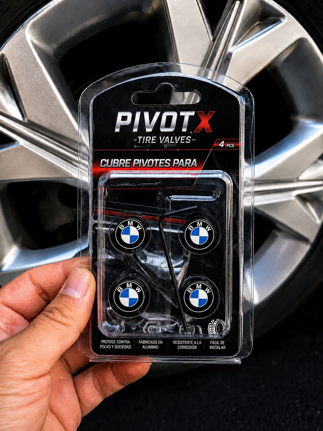 Empaque PIVOTX con cuatro cubrepivotes de diseño BMW frente a una rueda
